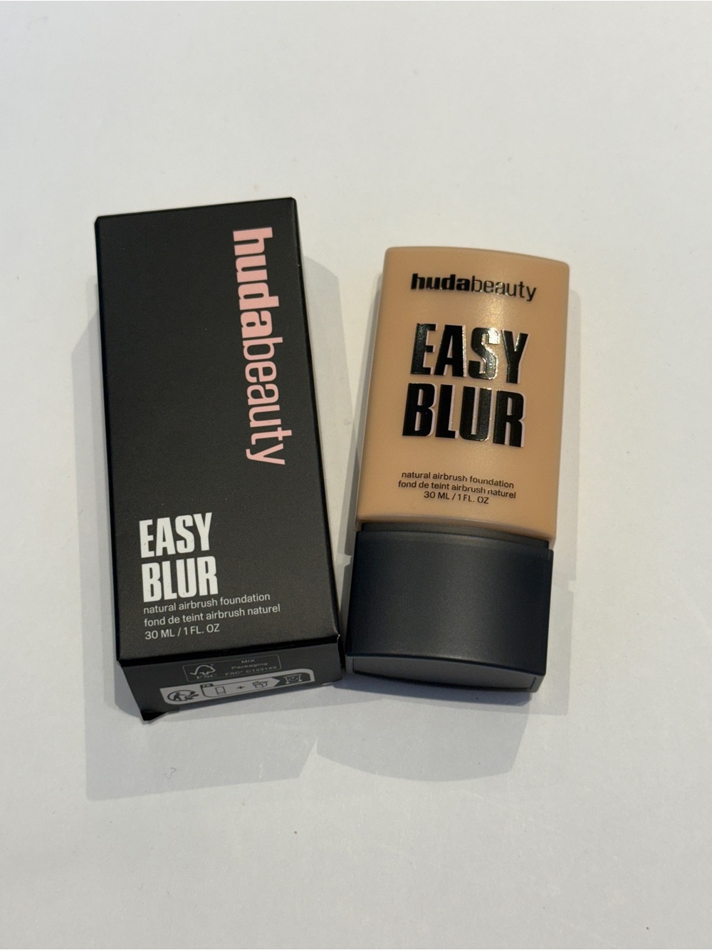 Huda Beauty Easy Blur Foundation - 260w Cream Puff